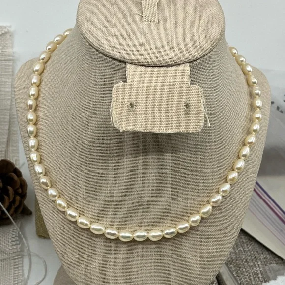 ✨ Ross-Simons 16” Pearl Necklace – Original Pouch & Box ✨ - Picture 9 of 17